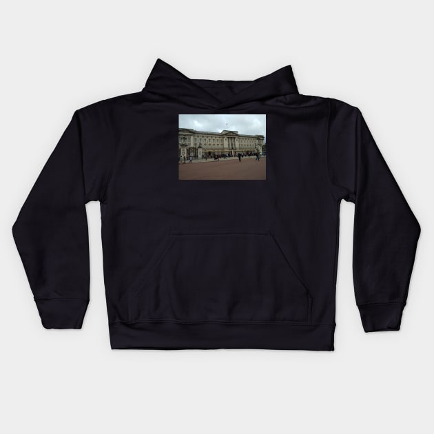 Buckingham Palace Kids Hoodie by justrachna